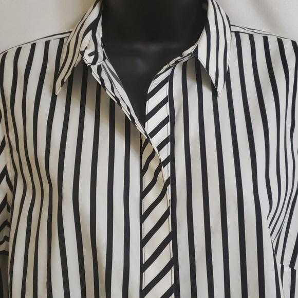 Chico's 3/4 sleeve striped button down blouse NWOT - Picture 2 of 6